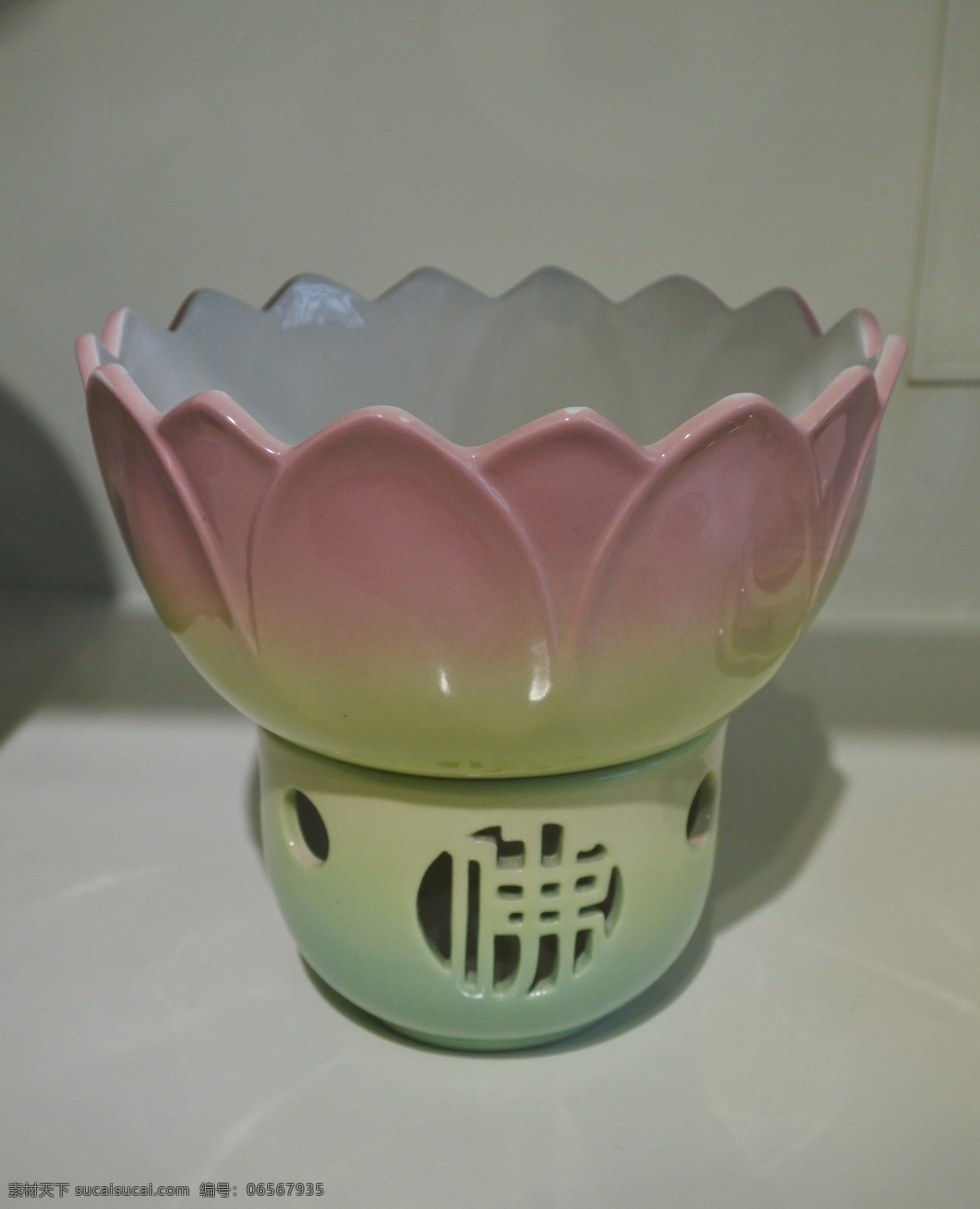 香薰 莲花 陶瓷香薰 莲花香薰 陶瓷碗 餐具 花纹 茶具 茶杯 装饰品 摆件 艺术品 瓷器 陶瓷 罐子 彩釉 紫砂 紫砂壶 花瓶 宜兴陶瓷 宜兴紫砂 壶 酒壶 瓶子 蓝瓷 博物馆 文化艺术 传统文化