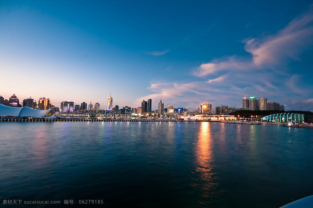 大海 港湾 高楼 国外旅游 旅游摄影 旗 天空 夕阳 夕阳的港湾 游艇 房地产用图 杂志用图 风景 生活 旅游餐饮