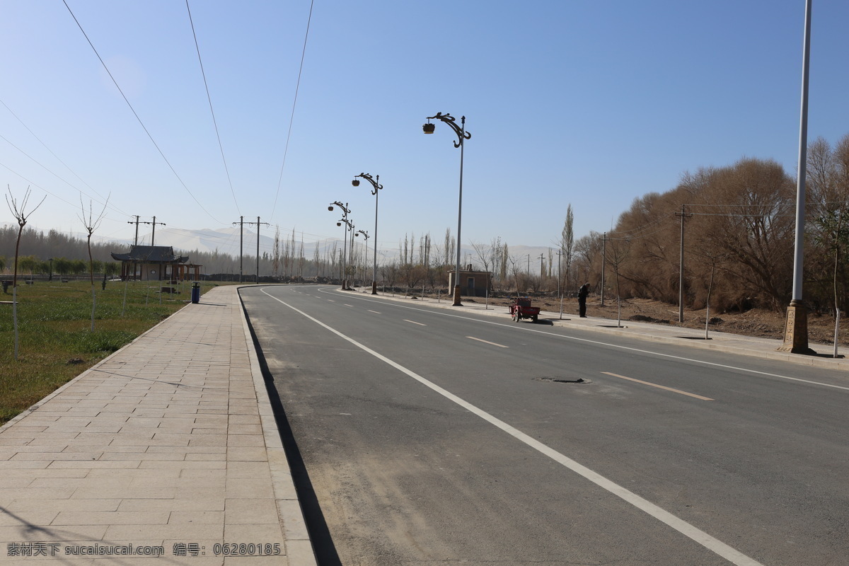 白马路大桥 敦煌 马路 斑马线 路灯 草地 自然景观 自然风景