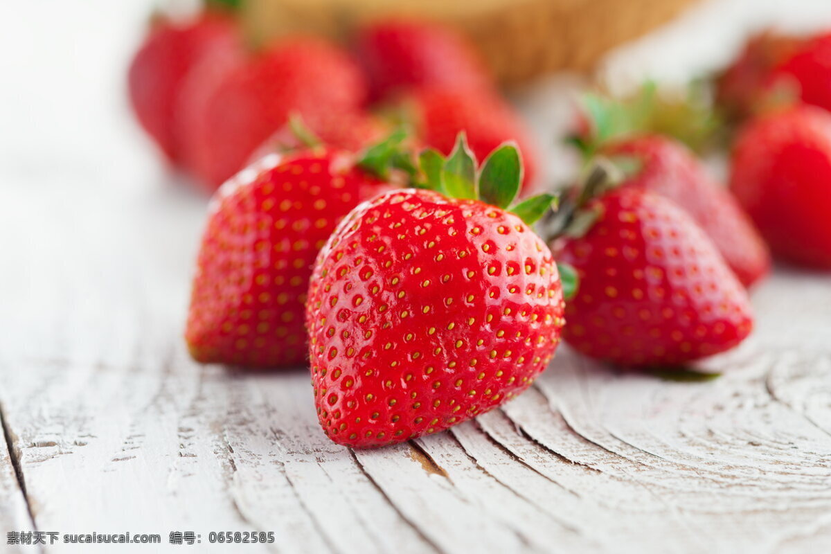 高清 新 鲜红 草莓 水果 红色水果 红草莓 心形