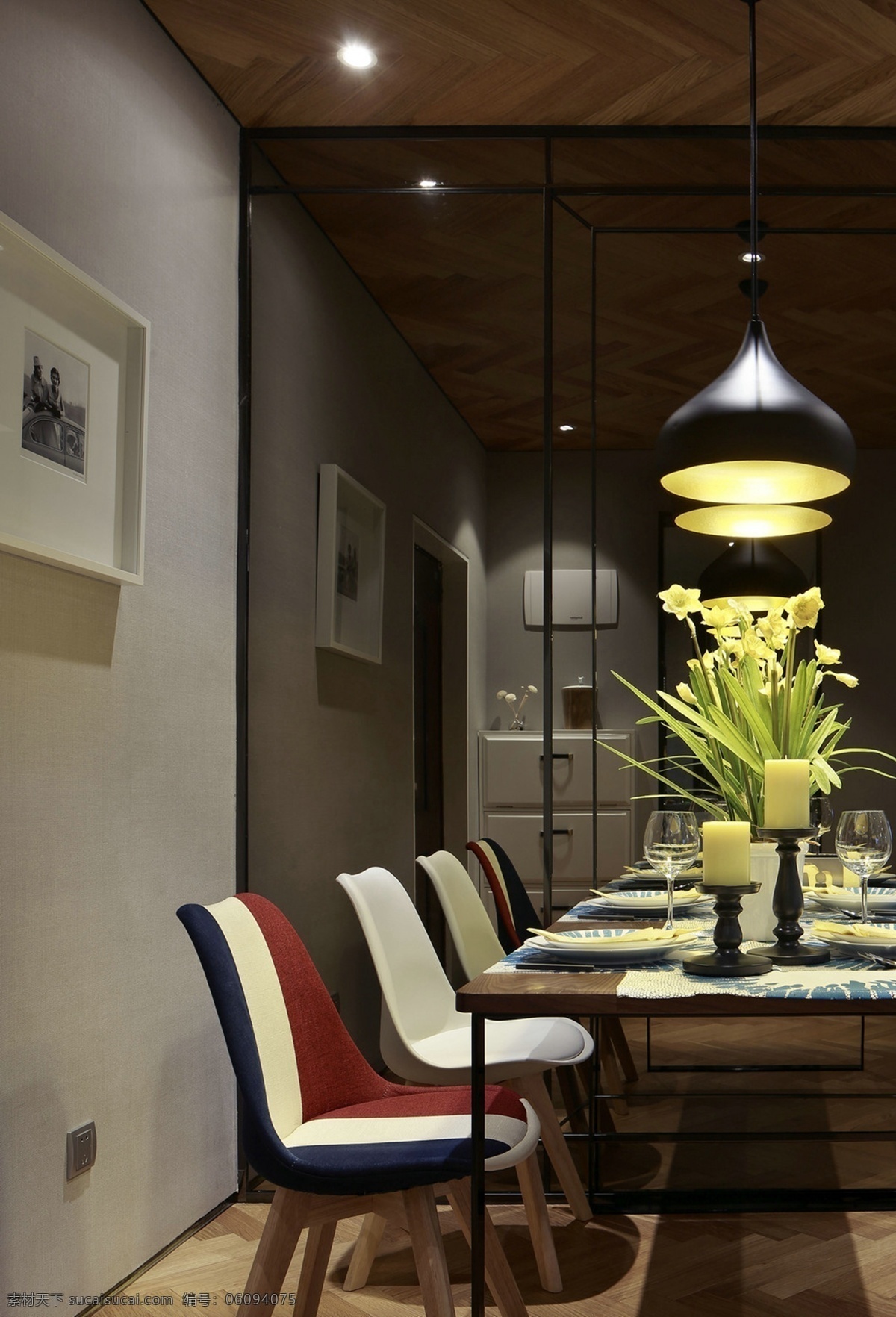 现代 时尚 客厅 拼 色 椅子 室内装修 效果图 纯色背景墙 黑色吊灯 客厅装修 木制餐桌