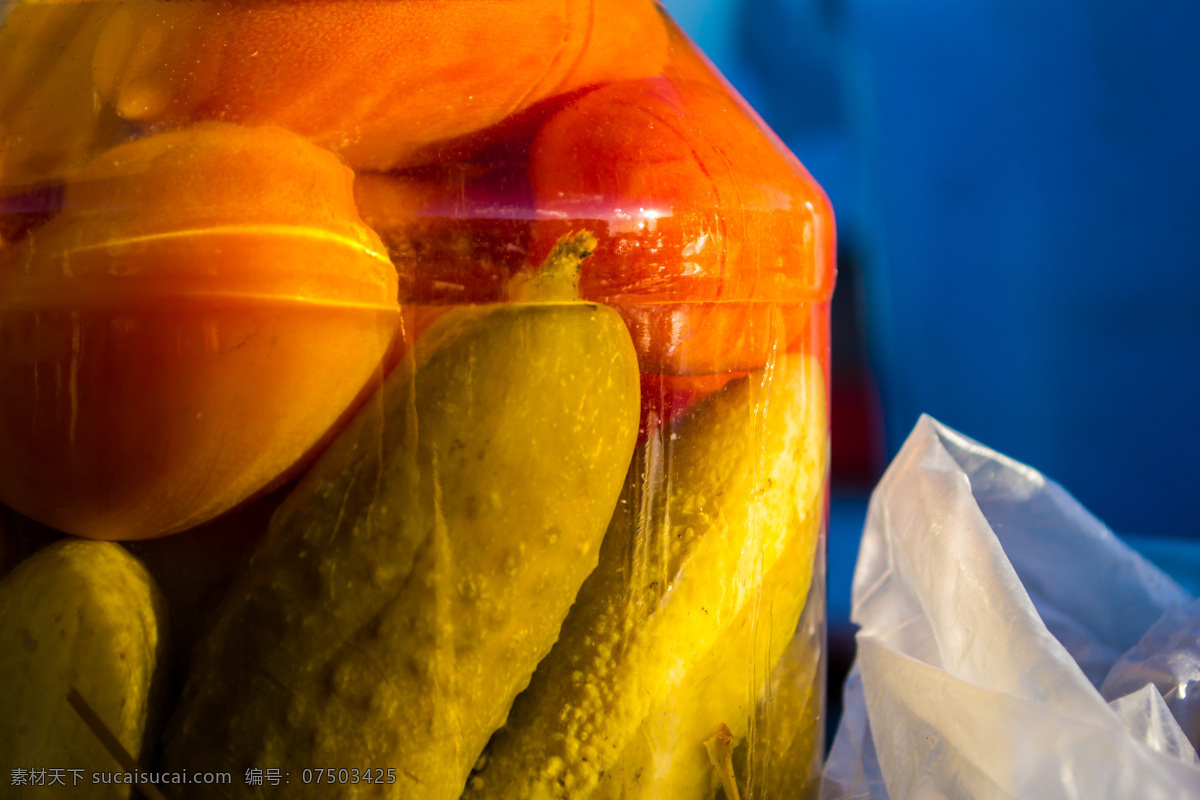 瓶子 里 黄瓜 泡菜 腌制泡菜 腌菜 腌黄瓜 玻璃瓶 水果罐头 水果图片 餐饮美食