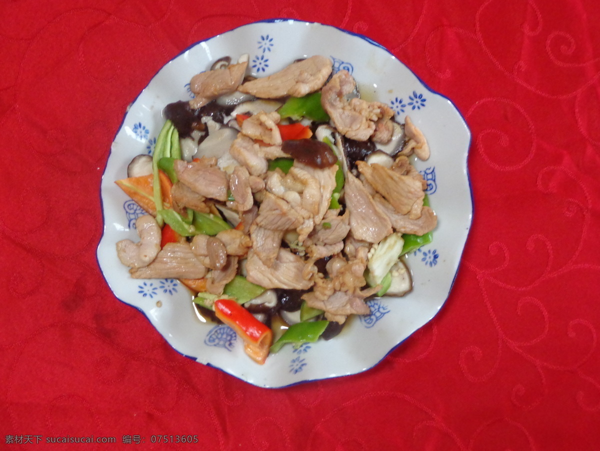 香菇肉片 青椒 红椒 瘦内片 木耳 香菇 酱 传统美食 餐饮美食