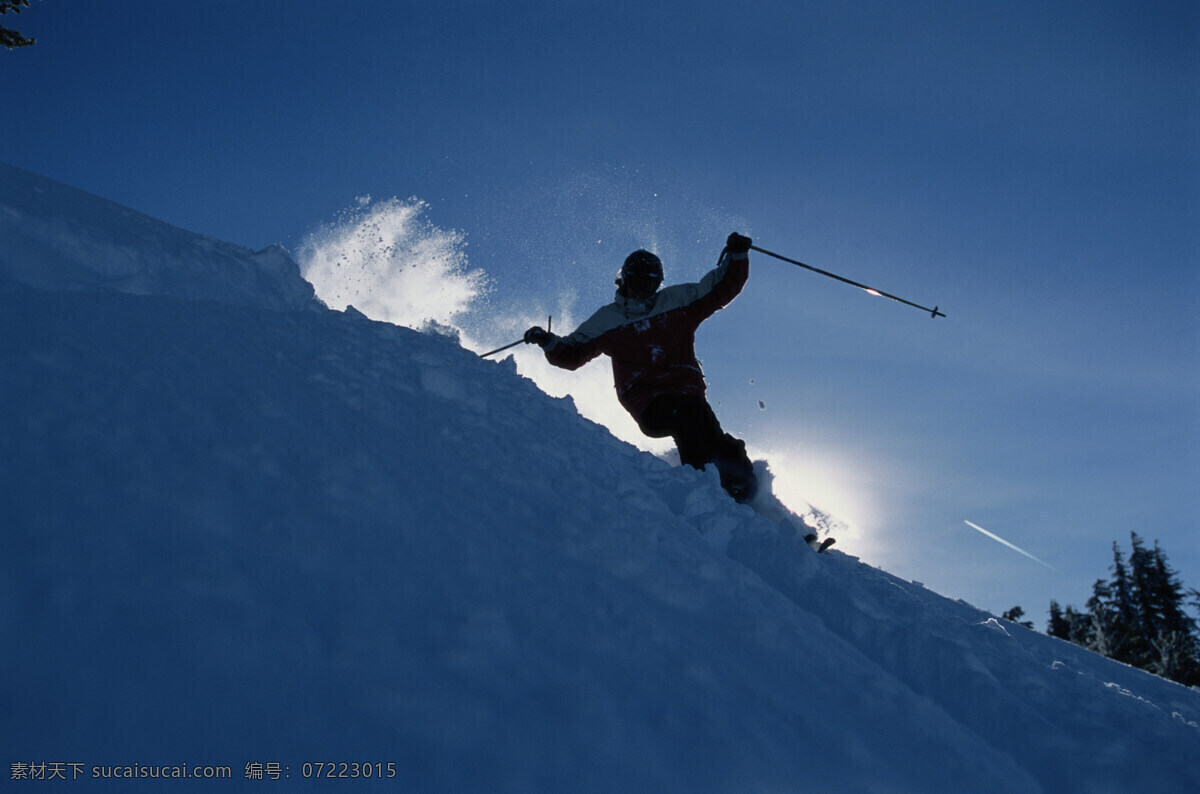 正在 滑雪 人 美丽 自然 雪地 冬季 运动 人物 痕迹 雪花 雪橇 运动服 防风镜 滑雪板 器材 雪山 滑雪图片 生活百科