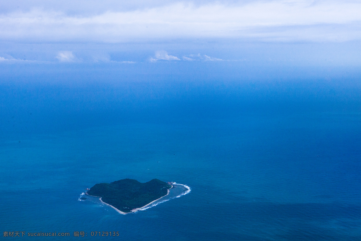 爱心岛 爱心形状 大海 蓝天 航拍 海南 自然风景 自然景观