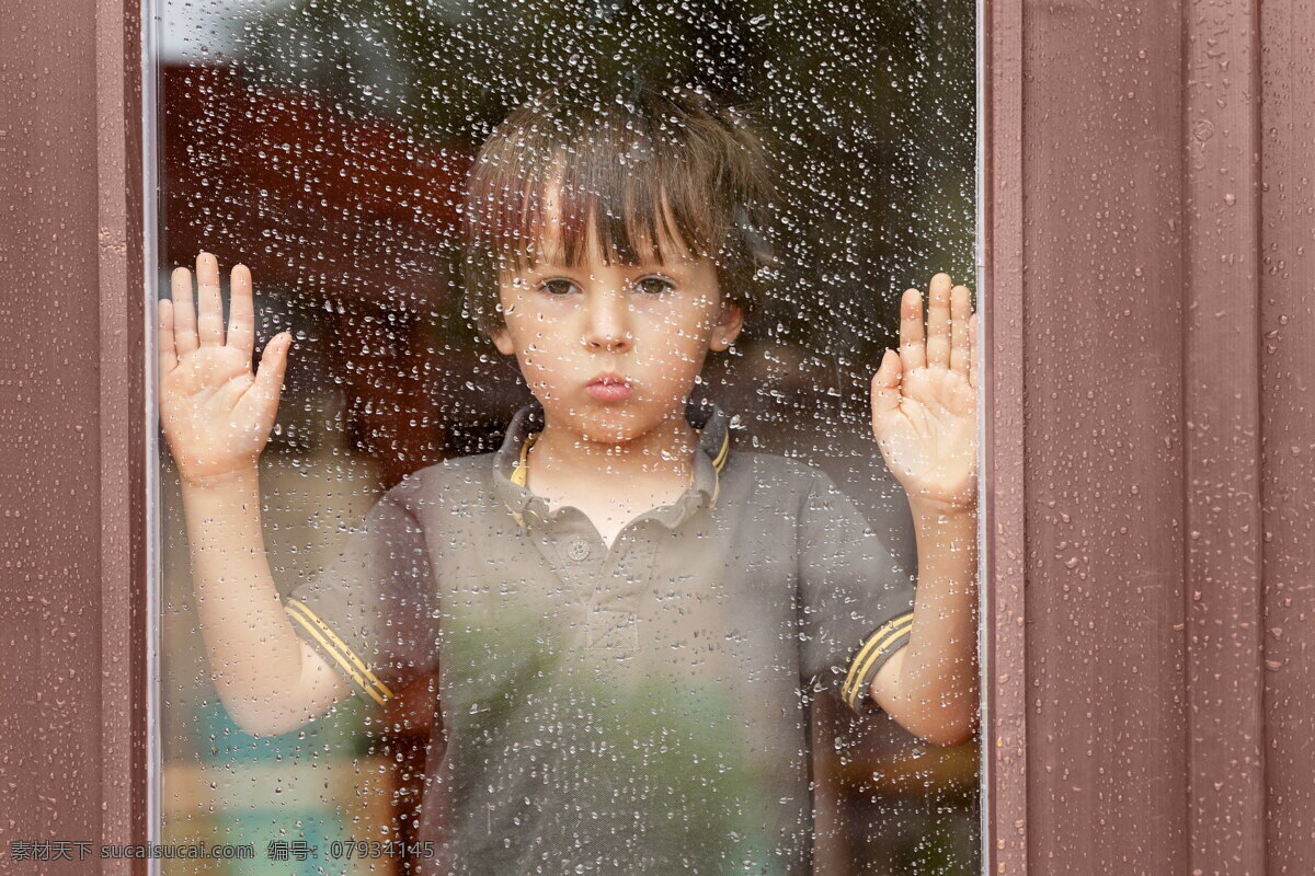 儿童下雨天 儿童 下雨天 雨天 下雨 雨水 玻璃窗