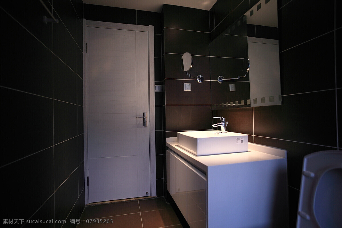 简约 卫生间 洗手盆 装修 效果图 白色木门 白色射灯 灰色地板砖 灰色墙壁 毛巾架