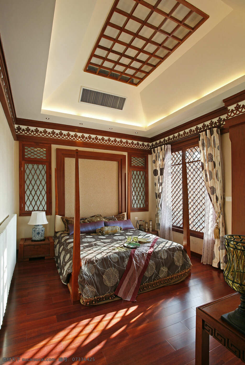 中式 风情 花纹 床 品 卧室 室内装修 效果图 卧室装修 客厅装修 木地板 米色背景墙 斑点窗帘