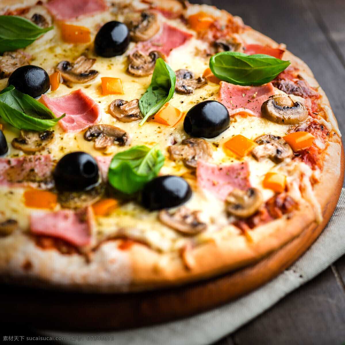 美味的披萨 披萨 披萨美食 意大利披萨 国外美食 美味 外国美食 餐饮美食 黑色