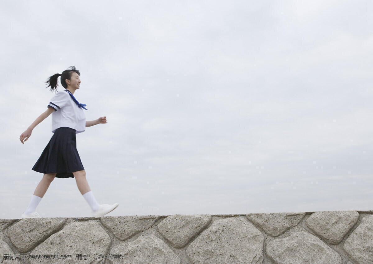 行走 高中 美女图片 高中生活 高中生 中学 青年 美女 女孩 女生 青春 校服 学校 教育 校园生活 校园素材 人物素材 高清图片 生活人物 人物图片