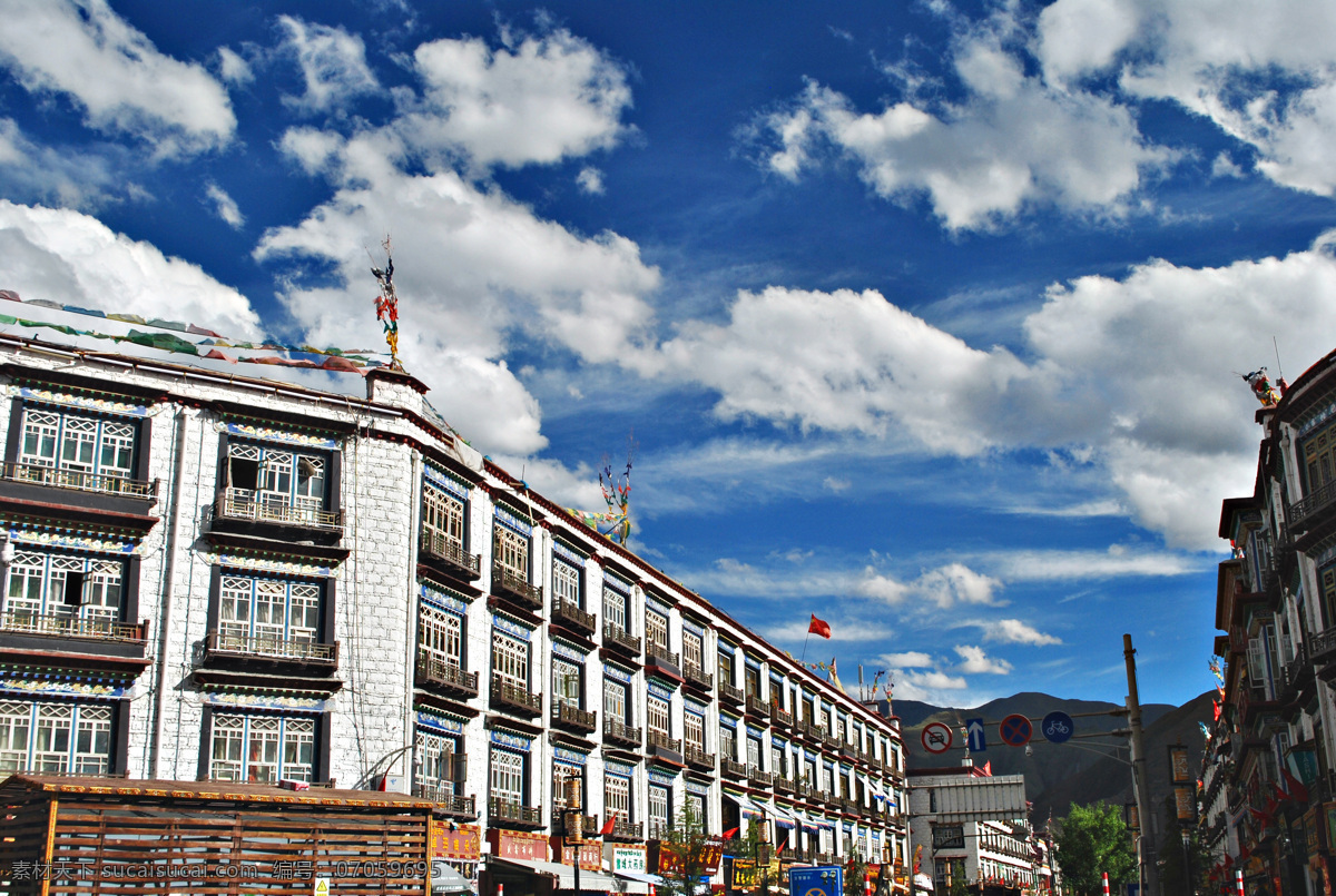 西藏 西藏街道 特色房屋 特色建筑 墙 寺院 西藏山路 西藏山峦 西藏蓝天 西藏夏天 西藏光 影 西 藏高清图片 旅游摄影 国内旅游 高原 西藏风景 蓝天 白云 建筑园林 建筑摄影 灰色