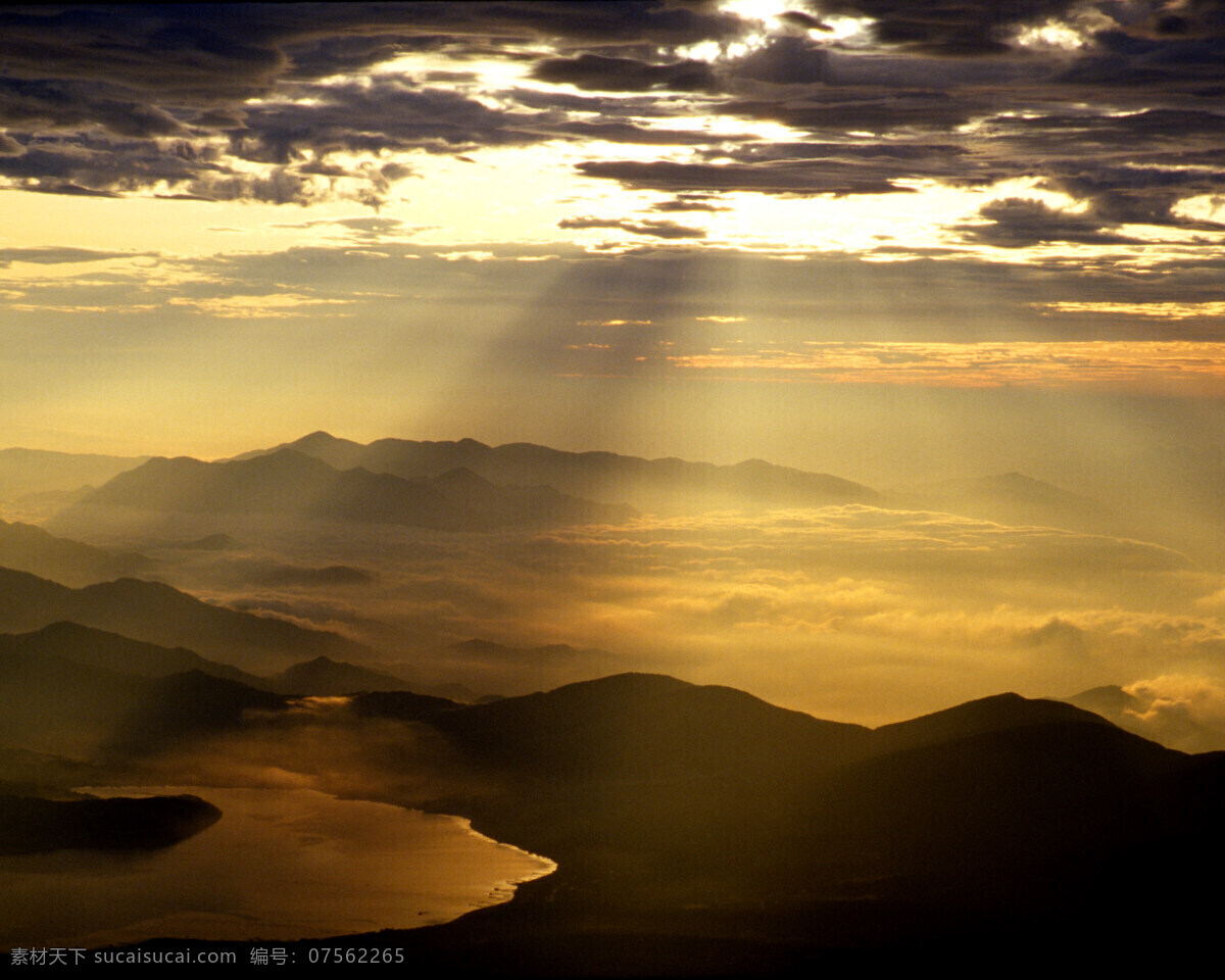 云彩 天空 朝阳 夕阳 朝霞 晚霞 风景 风光 自然风光 自然景观 自然风景 风景高清图片 高清图片 天空图片 风景图片