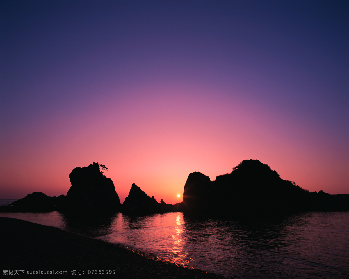 黄昏 日落 海平面 海滩 红日 黄昏日落 礁石 落日 斜阳 美丽自然 自然风景 自然景观 psd源文件