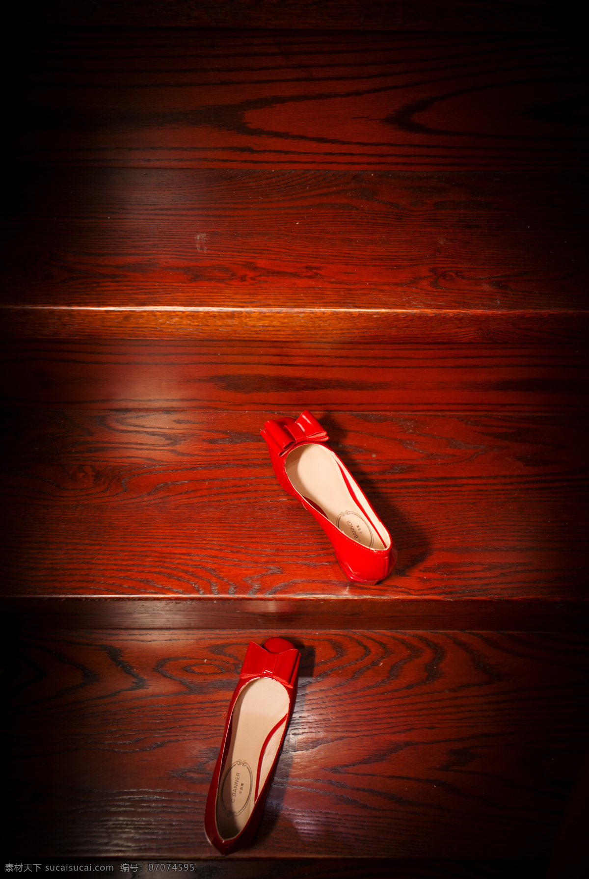 女式皮鞋 高跟鞋 鞋子 婚庆婚礼 生活百科 生活素材