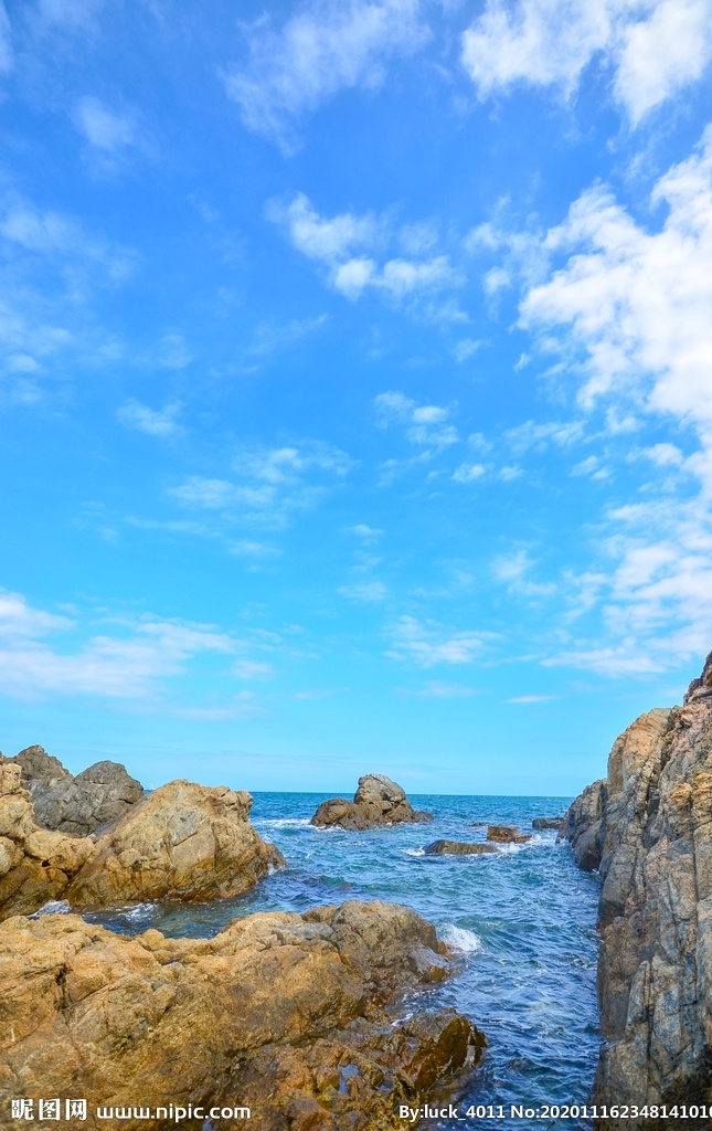 海边岩石图片 大海 海边 岩石 碧海蓝天 一望无际 蓝天白云 自然景观 自然风景