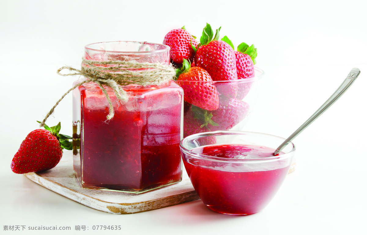 红色草莓 新鲜果汁 玻璃罐 水果榨汁 果汁饮料