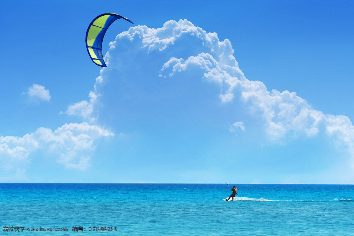 海上风景 蓝天白云 海水 人物 滑翔冲浪 旅游摄影 国内旅游 摄影图库