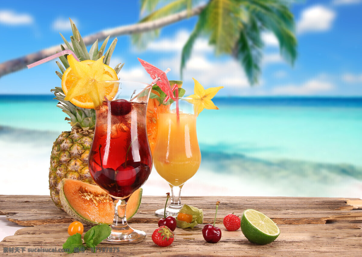 夏日 水果 饮料 饮品 果汁 原味果汁 美味 新鲜 吸管 酒水饮料 草莓 樱桃 海边 木板 蓝天白云 菠萝 饮料图片 餐饮美食