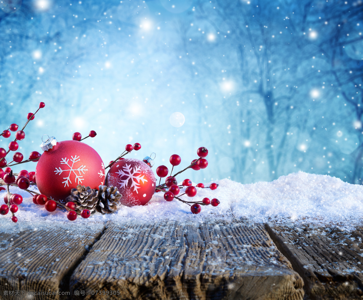 新年 冬季 浆果 木板 雪松 球 枝 雪松球 圣诞节素材 背景 生活素材 生活百科