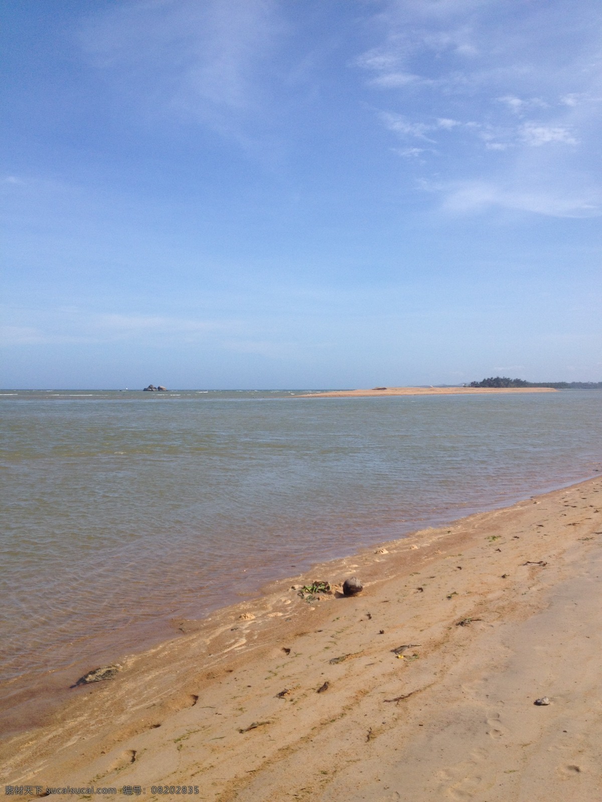 白云 大海 岛屿 风景 国内旅游 海边 海浪 海南 沙滩 海洋 海水 海滩 沙地 蓝天 椰树 热带风情 晴朗 三亚 海南的沙滩 旅游摄影 psd源文件