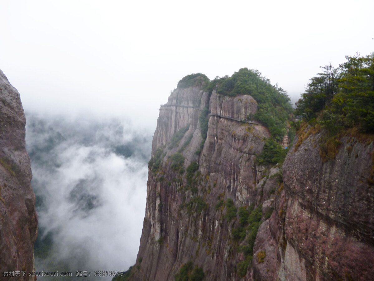 雾山 景区 大山 岩石 峭壁 山顶 绿树 白雾 悬浮 扶梯道 壮观 人文作品 自然景观 风景名胜