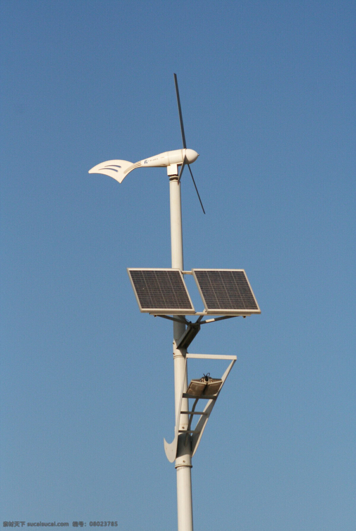 太阳能 风能 路灯 风能路灯一盏 太阳能板 风扇 蓝天 现代科技 蓝色