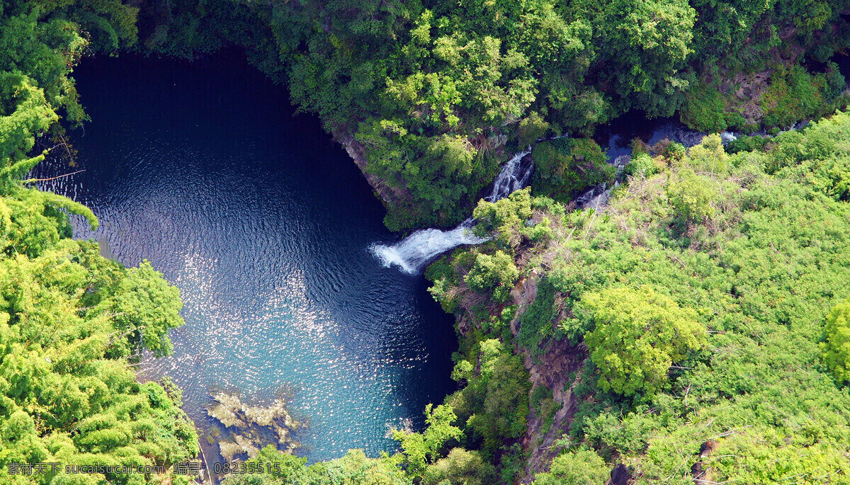 鸟瞰 水潭 风景 鸟瞰图图片 宽幅风景图 美境 宽阔 森林 树木 鸟瞰图 天空 自然风景 自然景观 鸟瞰水潭风景 其他风光 风景图片