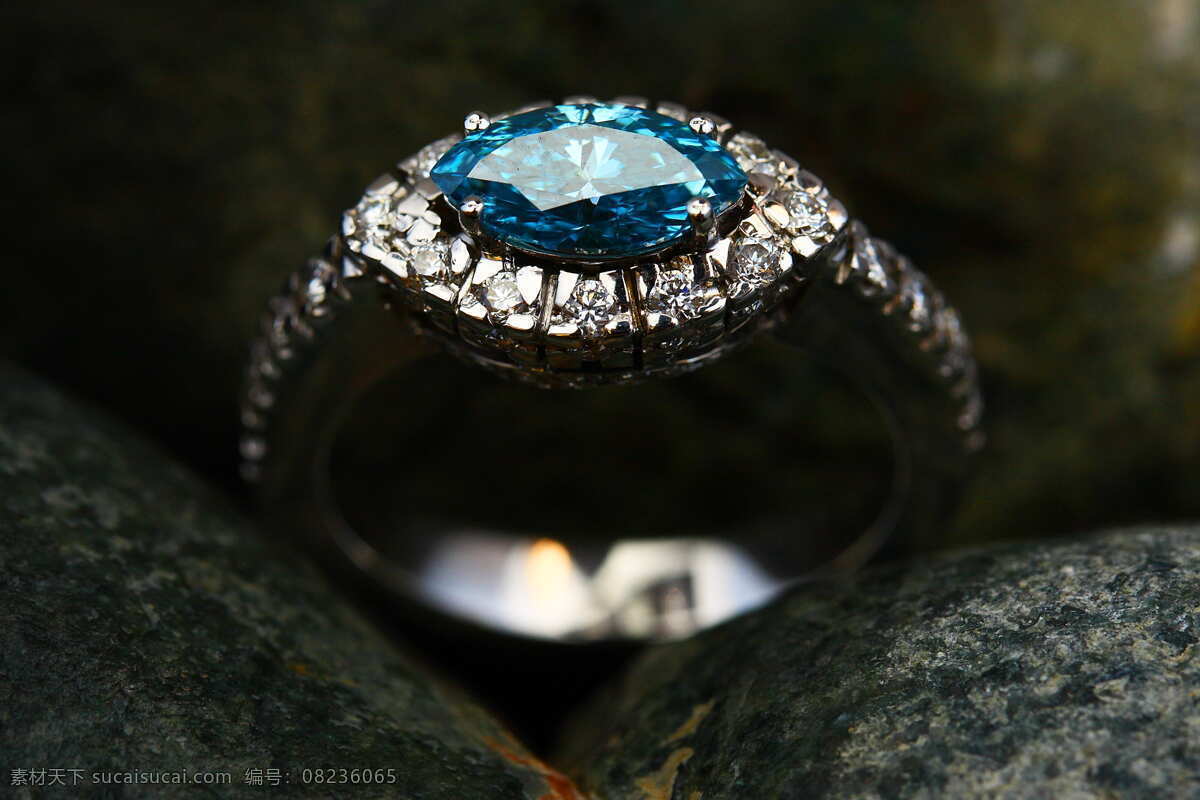 璀璨 蓝宝石 戒指 美丽 首饰 珠宝 生活百科 生活素材