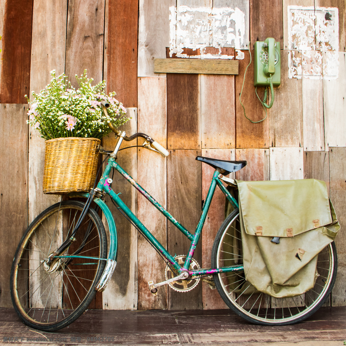 停靠 木板 旁 自行车 花篮 花卉 花朵 电话 其他类别 生活百科