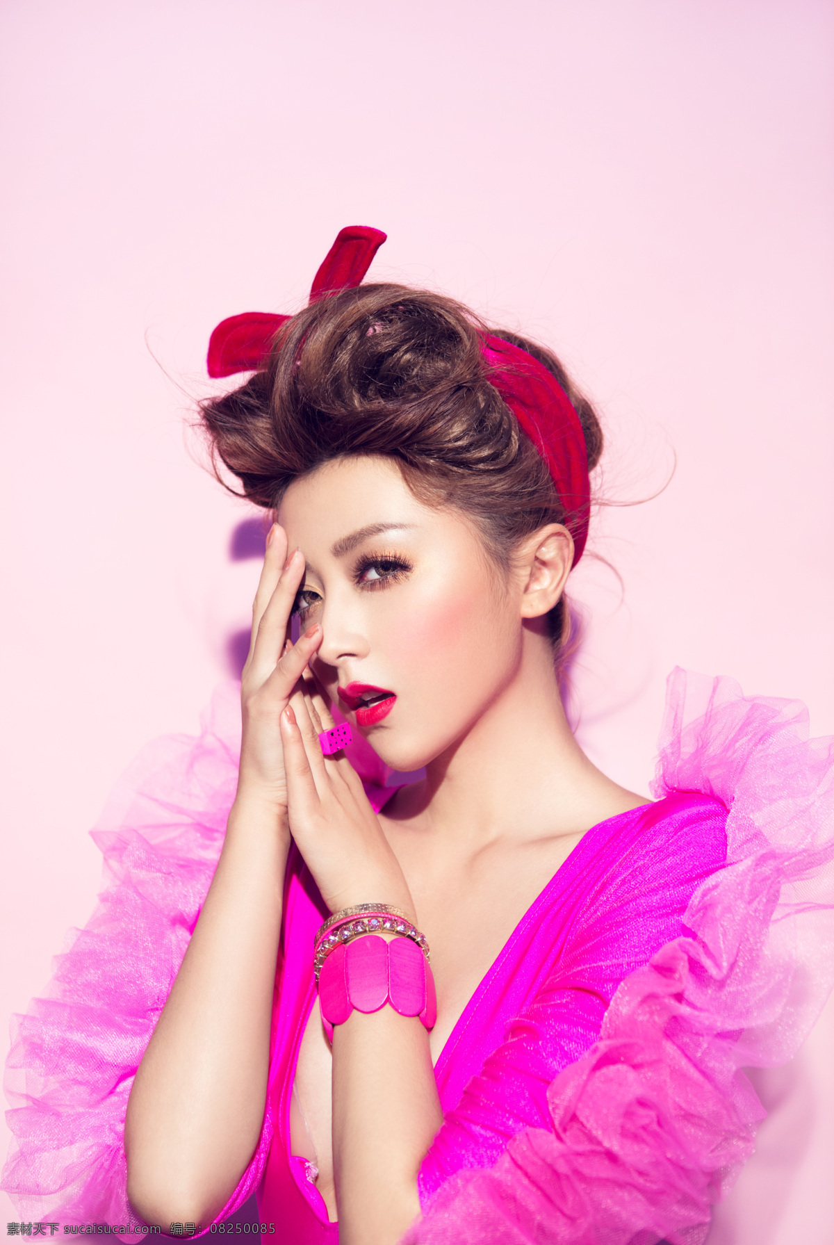 美女模特 美女 女模 模特 女郎 靓女 女模特 性感 时尚 气质 身材 东方美女 内衣 人物图库 女性女人 粉色