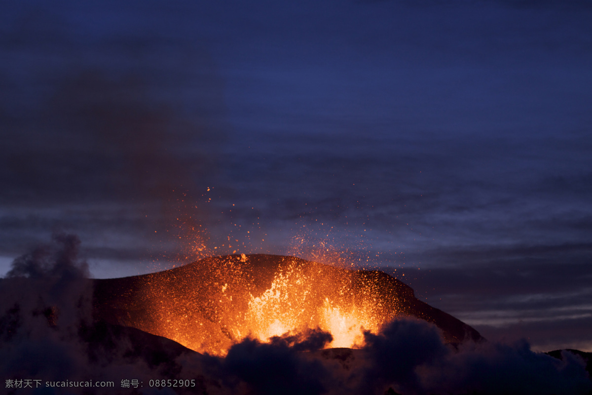 熔岩 炙热 炽热 高温 火山 活火山 死火山 火山口喷发 熔浆 炎热 火热 火山爆发 岩浆 火山喷发 火山灰 火山岩 山 高山 闪电 浓烟 地质变化 海洋 自然灾害 高空拍摄 远处拍摄 红色 黑色 风景 自然风光 自然美景 自然景观 自然风景 大自然景观