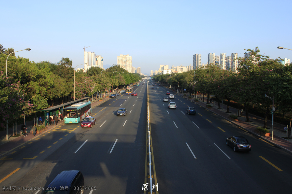 城市交通摄影 城市公共交通 城市大道 透视 透视摄影 街拍摄影作品 设计素材 宽阔大道 绿色植物 公共交通系统 绿色公交车 城市美景 焦点透视 天虹 蓝天白云 城市剪影 城市环境摄影 作品 交通工具 现代科技