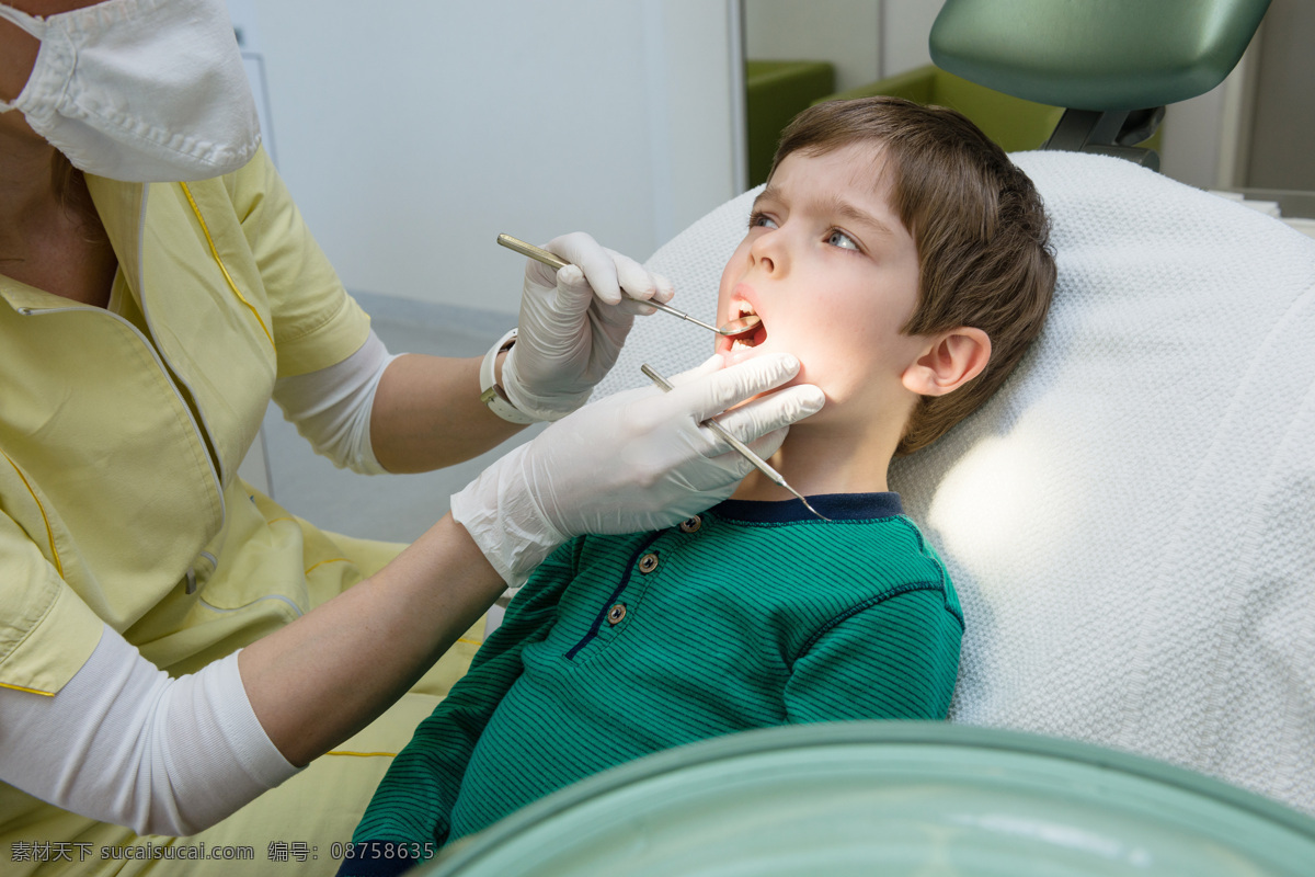 看 牙医 小 男孩 医疗护理 医疗卫生 外国儿童 小男孩 医生 现代科技