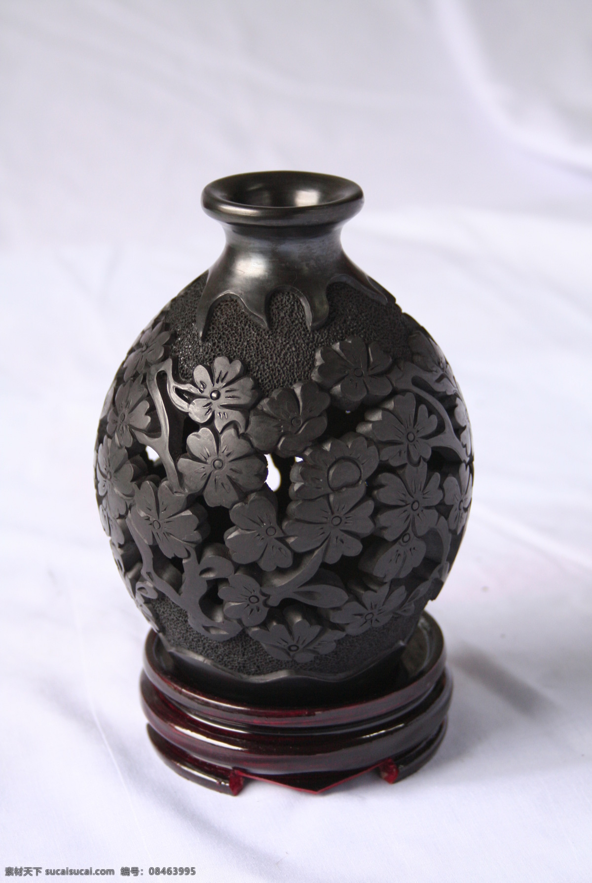 黑陶 花纹 纹理 饰品 装饰 装饰品 梅花 雕刻 空雕 瓶子 花瓶 艺术 艺术瓶 传统文化 文化艺术