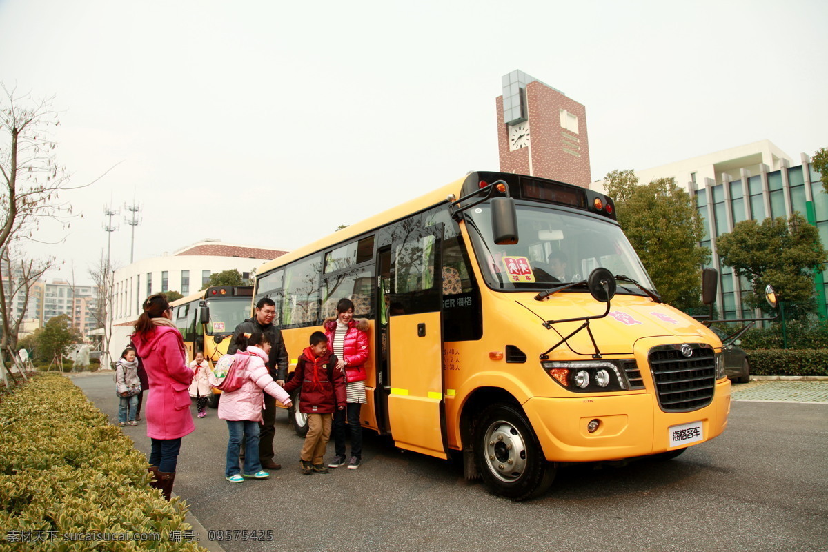 hager 海格 校车 海格校车 学生上车 学生上学 智能校车 长鼻子校车 交通工具 现代科技