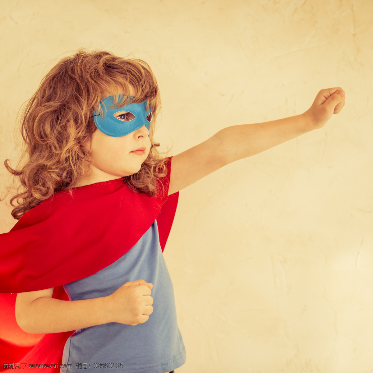 前进 儿童 动作 戴面具的超人 小英雄 超级英雄 外国男孩 小男孩 儿童超人 披风 儿童图片 人物图片
