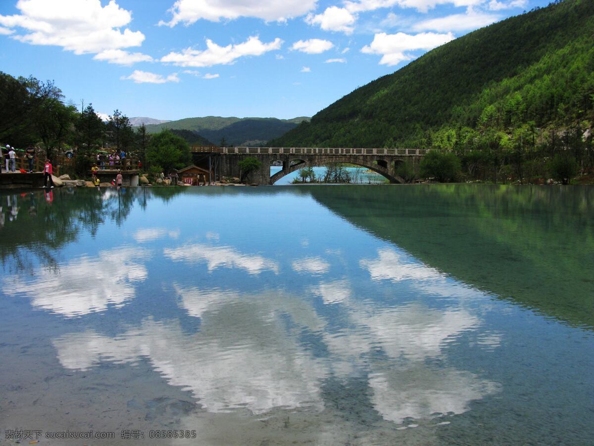 云南 蓝月 湾 风景 湖光山色 湖水 山水风景 云朵 自然景观 云南蓝月湾 水天一色 psd源文件