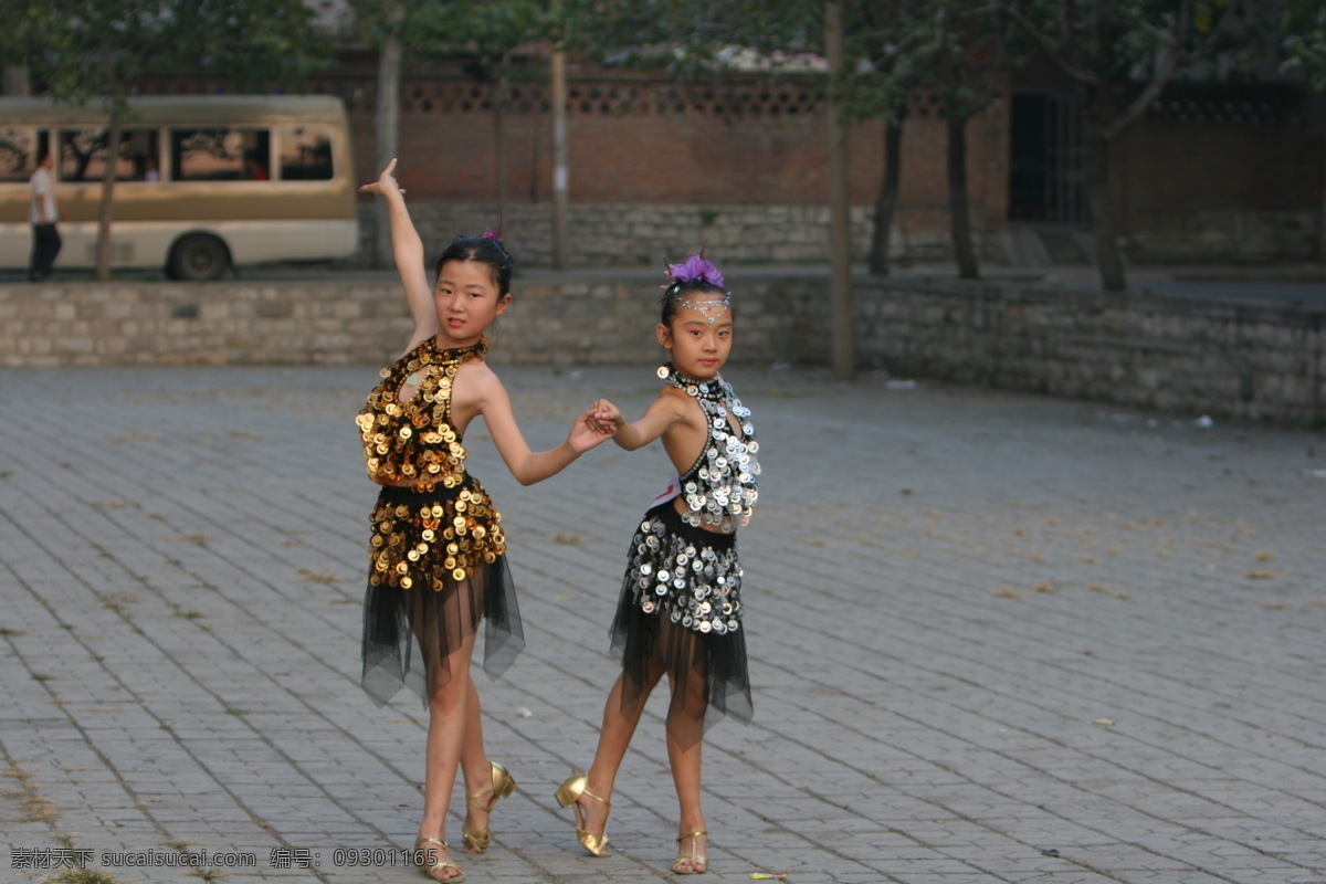 拉丁舞 孩子 拉丁 摄影图库 体育 文化艺术 舞蹈 舞蹈音乐 孩子们 姿势 体育舞蹈 psd源文件