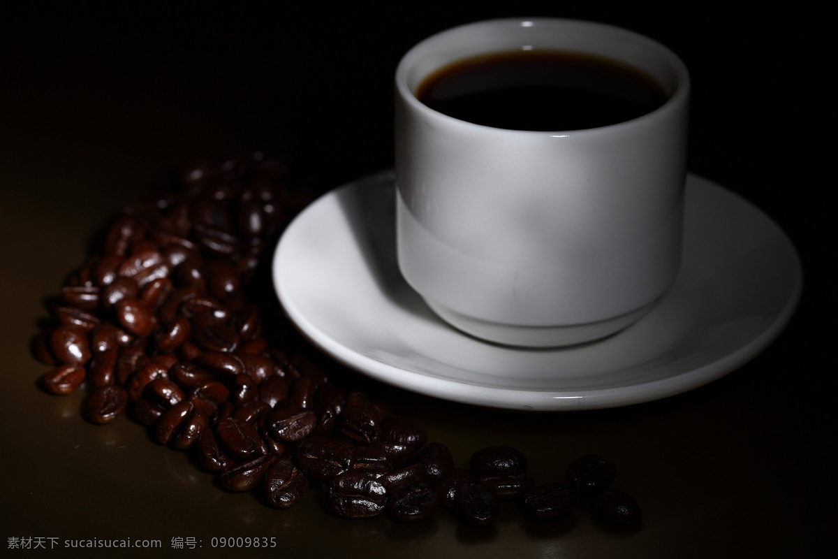 一杯 咖啡 摄影图片 香浓咖啡 咖啡杯 咖啡豆 休闲饮品 酒水饮料 咖啡摄影 咖啡图片 餐饮美食