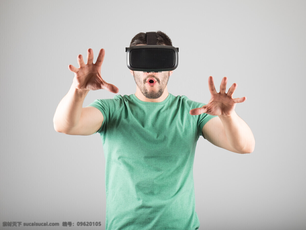 戴 vr 设备 时尚 男士 虚拟现实 场景 数码科技 设备外 国男士 惊讶 表情 动作 时尚男人 信息科技 人物图库 男性男人