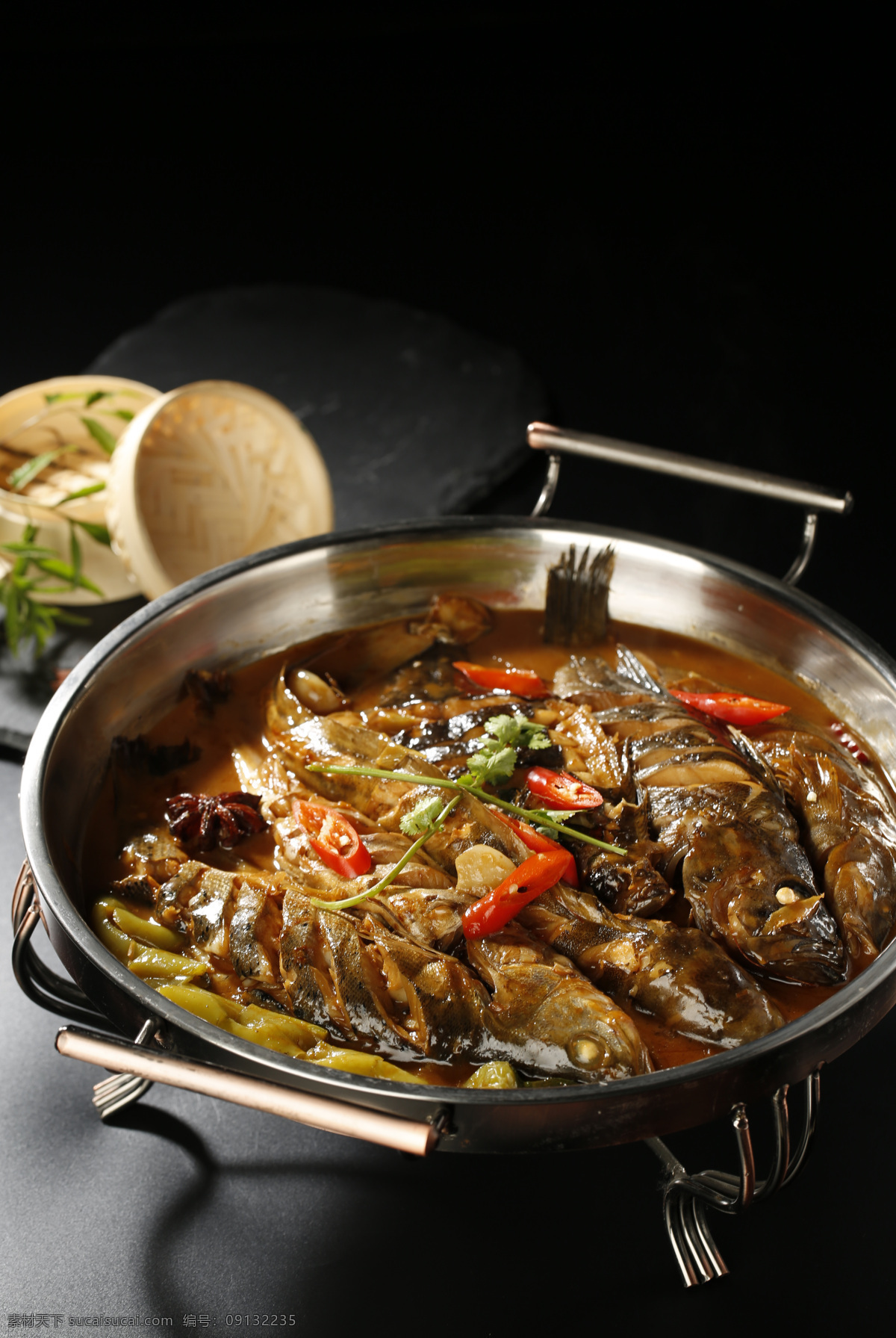 渔夫杂瓣鱼 家炖鱼 杂瓣鱼 老头鱼 铁锅炖鱼 东北炖鱼 东北菜 餐饮美食 传统美食