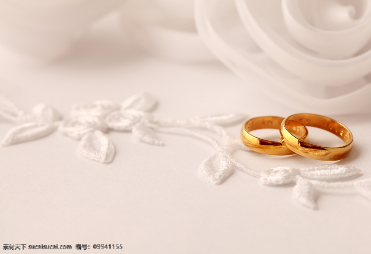 婚礼 时刻 结婚 物品 浪漫 唯美 白色花纹 戒指 对戒 情侣戒指 婚礼图片 生活百科