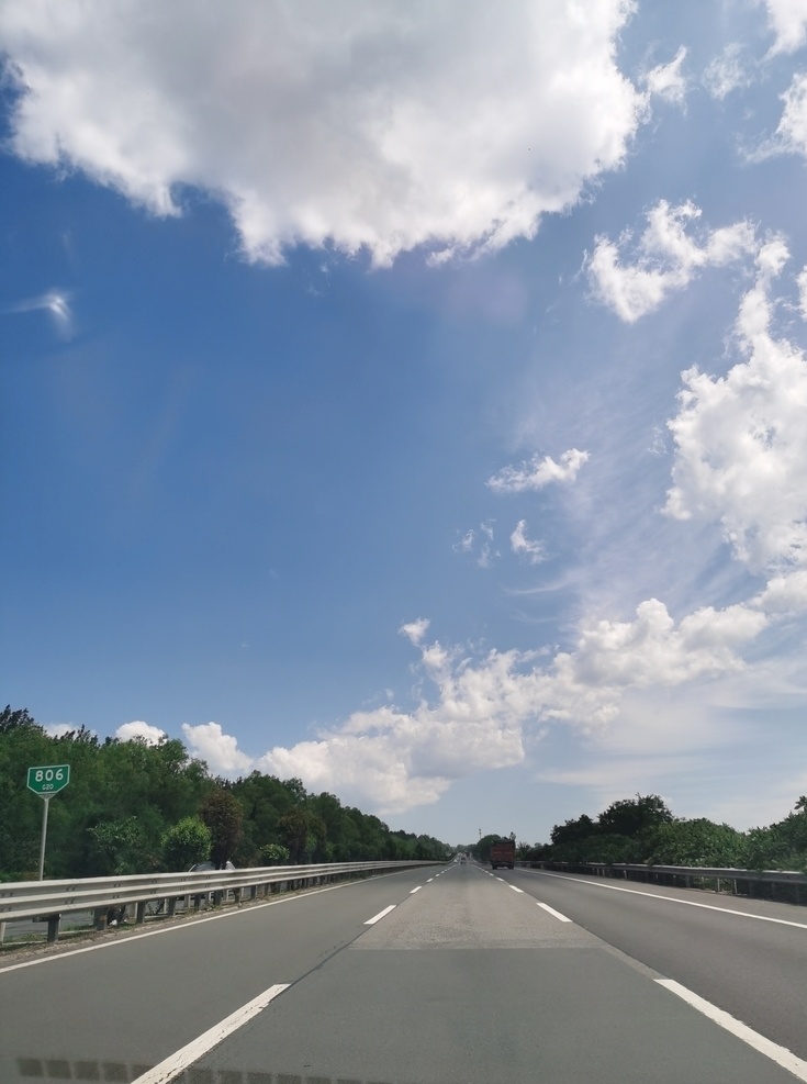 在路上图片 蓝天 白云 高速路 在路上 最美中国 自然风景 自然景观