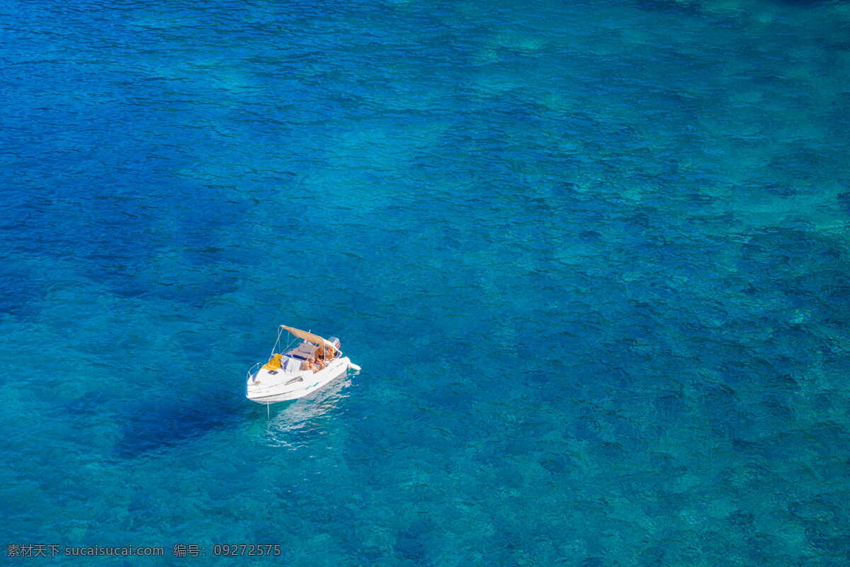 大海 沙滩 海浪 海水 蓝色 浪花 美丽海洋 海洋 背景 壁纸 小船 游艇 自然景观 自然风景