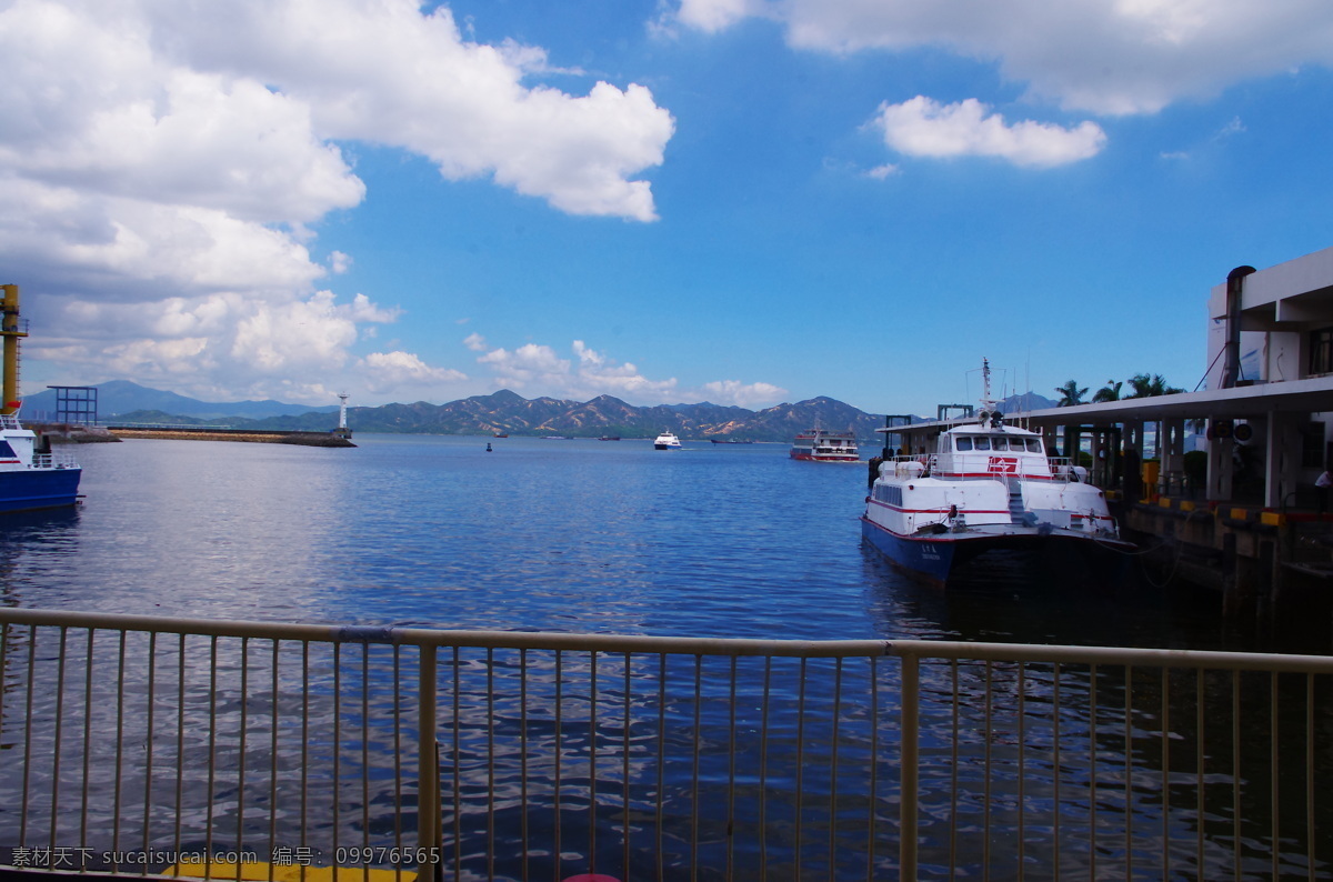 大海 港口 海水 货船 建筑景观 景观 栏杆 轮船 大海景观 深圳 蛇口 深圳蛇口 码头 游艇 海事标志 香港山脉 香港蓝天白云 自然景观 风景 生活 旅游餐饮