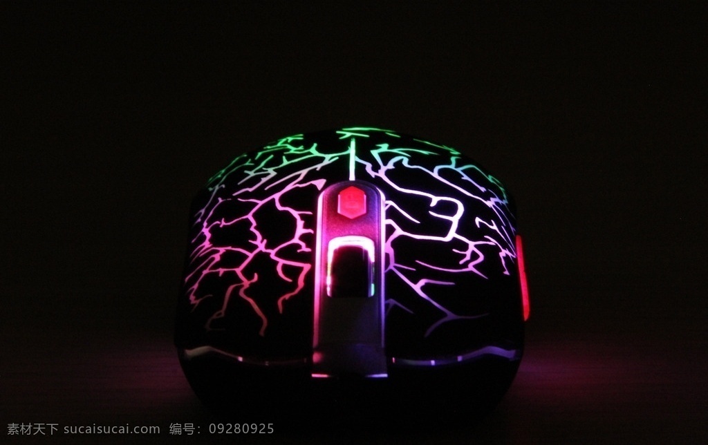 发光的鼠标 发光 鼠标 呼吸灯 裂痕鼠标 黑色鼠标 摄影作品 现代科技