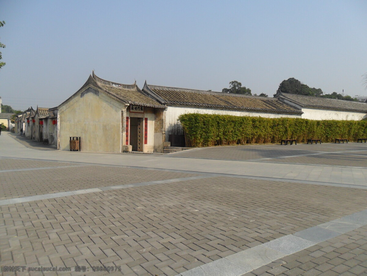 观澜版画村 广东省 深圳市 观澜镇 版画村 砖地面 古房子 木板凳 竹林 蓝天 国内旅游 旅游摄影