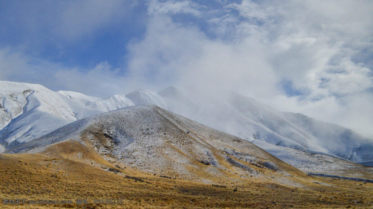 云雾 袅绕 雪山 山峰 高原雪山 高山 大山 山头 云雾袅绕 雾气腾腾 高原坡地 青藏高原 藏区高原 自然景观 山水风景