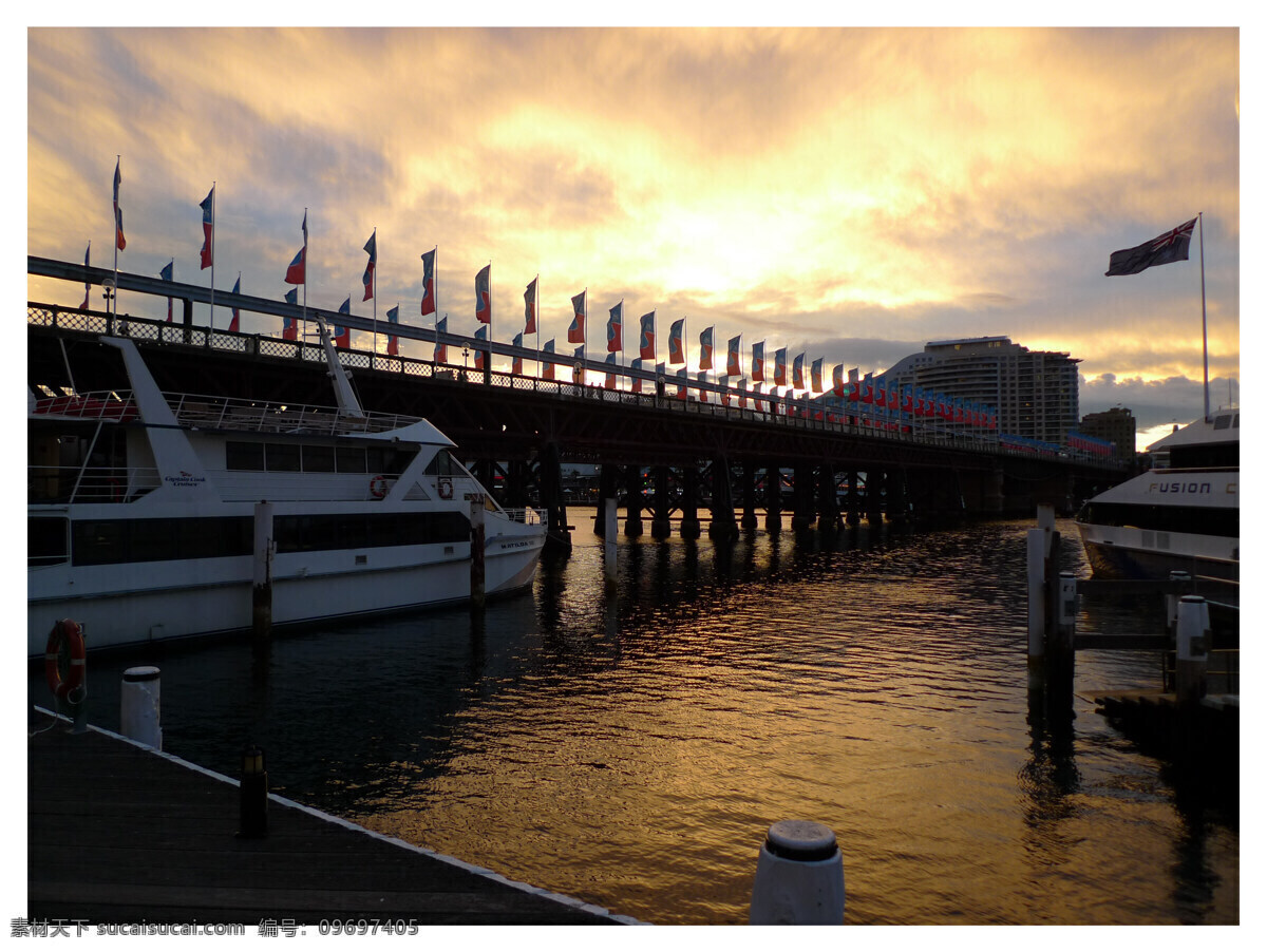 澳洲 风光图片 大海 大桥 国旗 国外旅游 旅游摄影 日落 小船 澳洲风光 外国风光 psd源文件