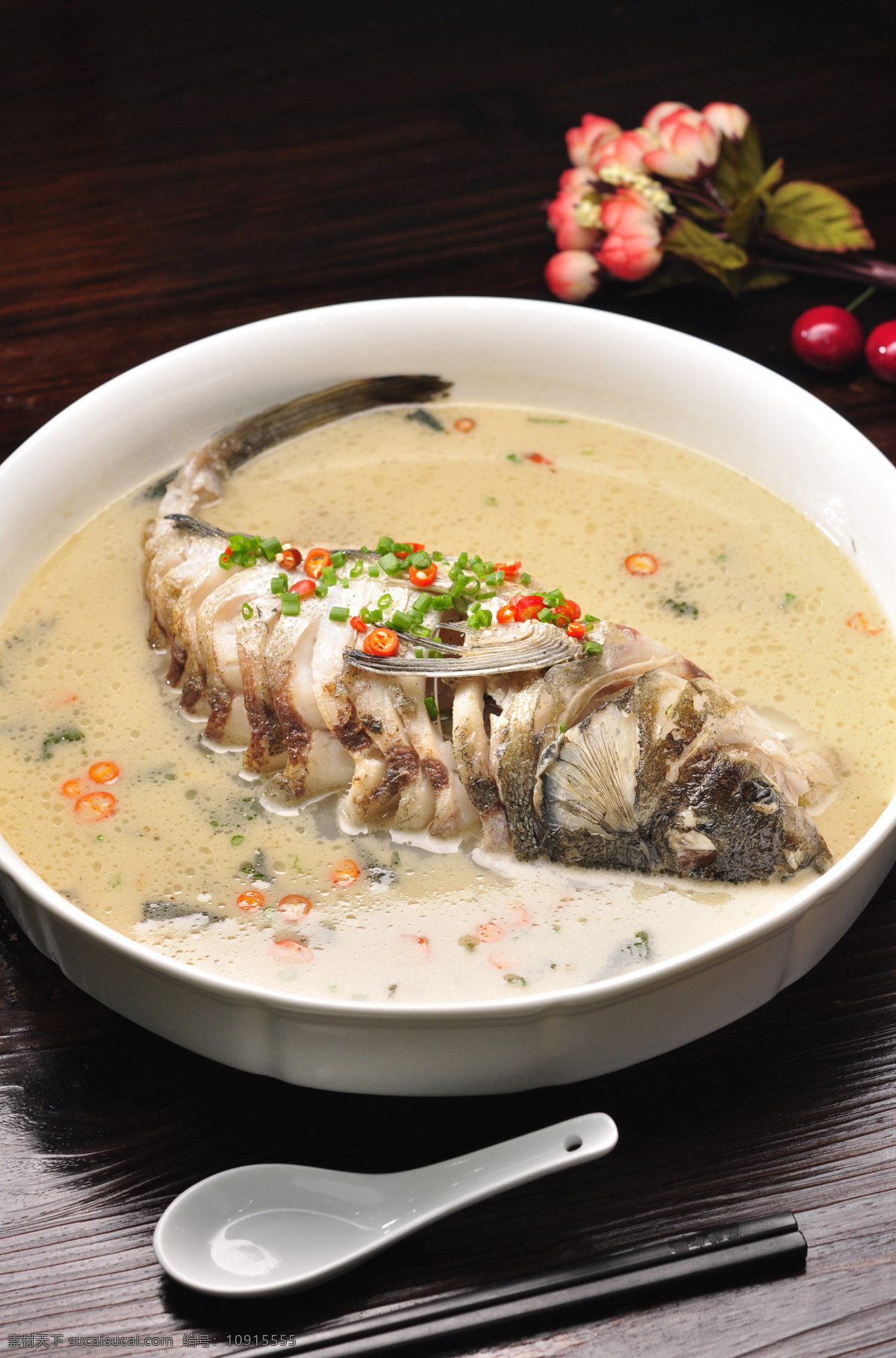 鲫鱼汤 炖鱼 清炖鱼 营养 美味 餐饮美食 传统美食